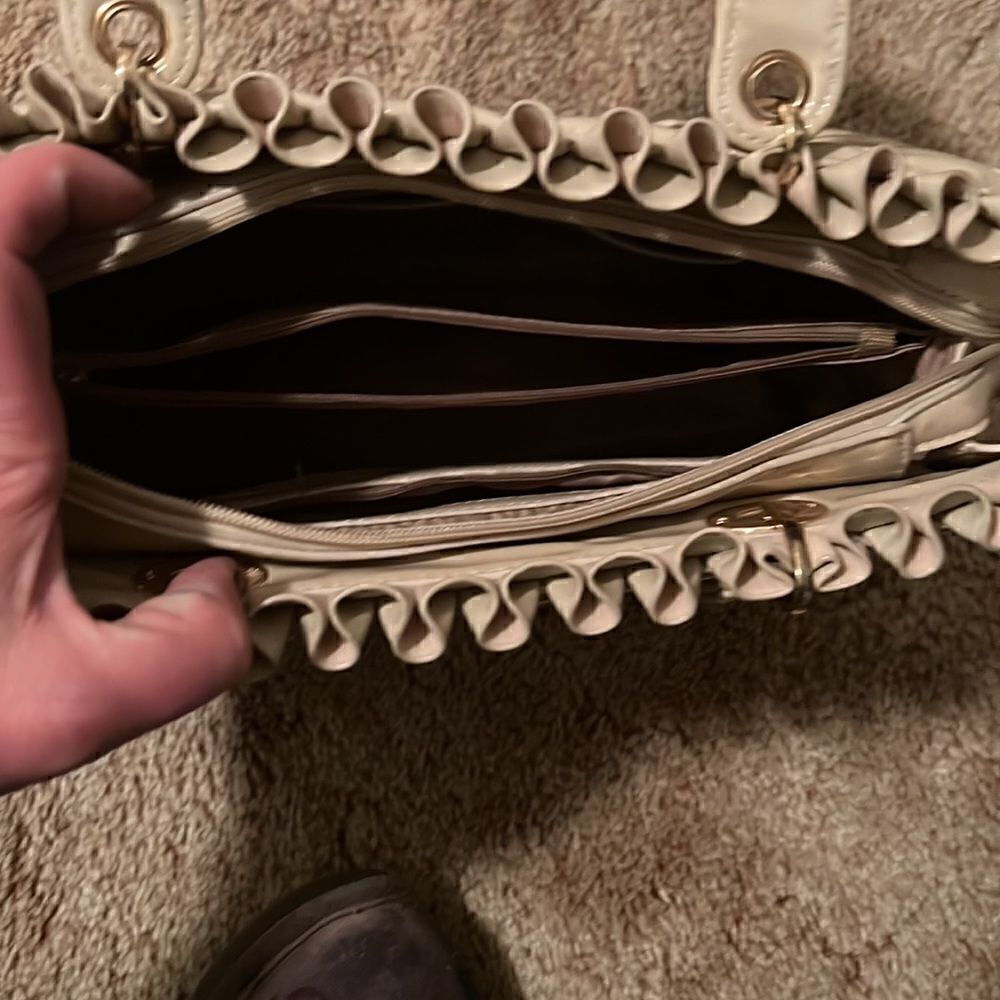Cream Ruffled Quilted Handbag - Picture 3 of 4